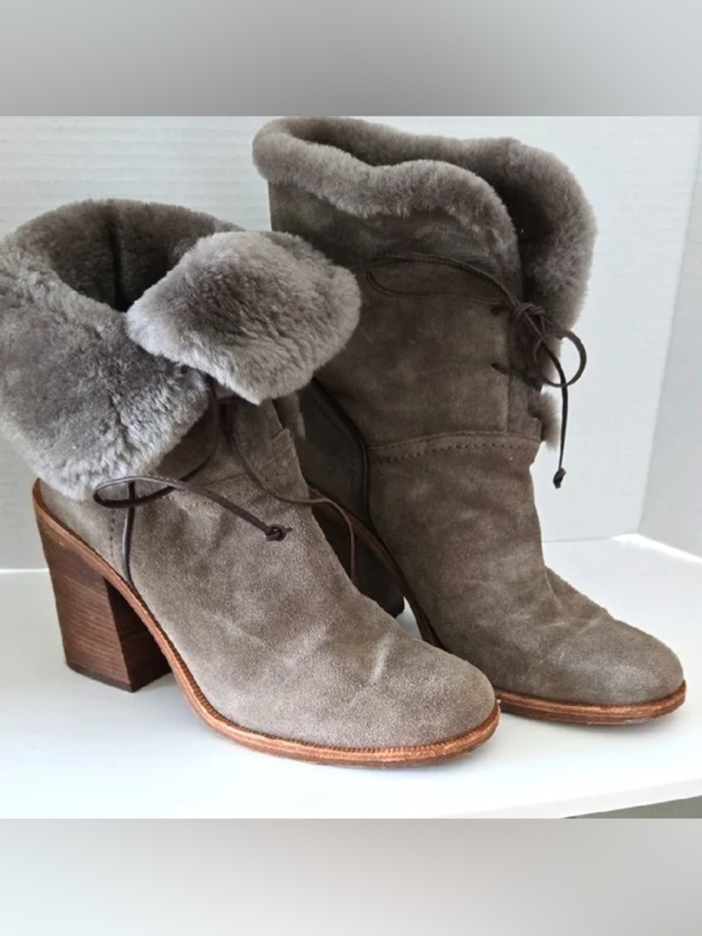 Ugg Jerene Woman’s Size 9 Lace Up Fur Lined Heeled Boots